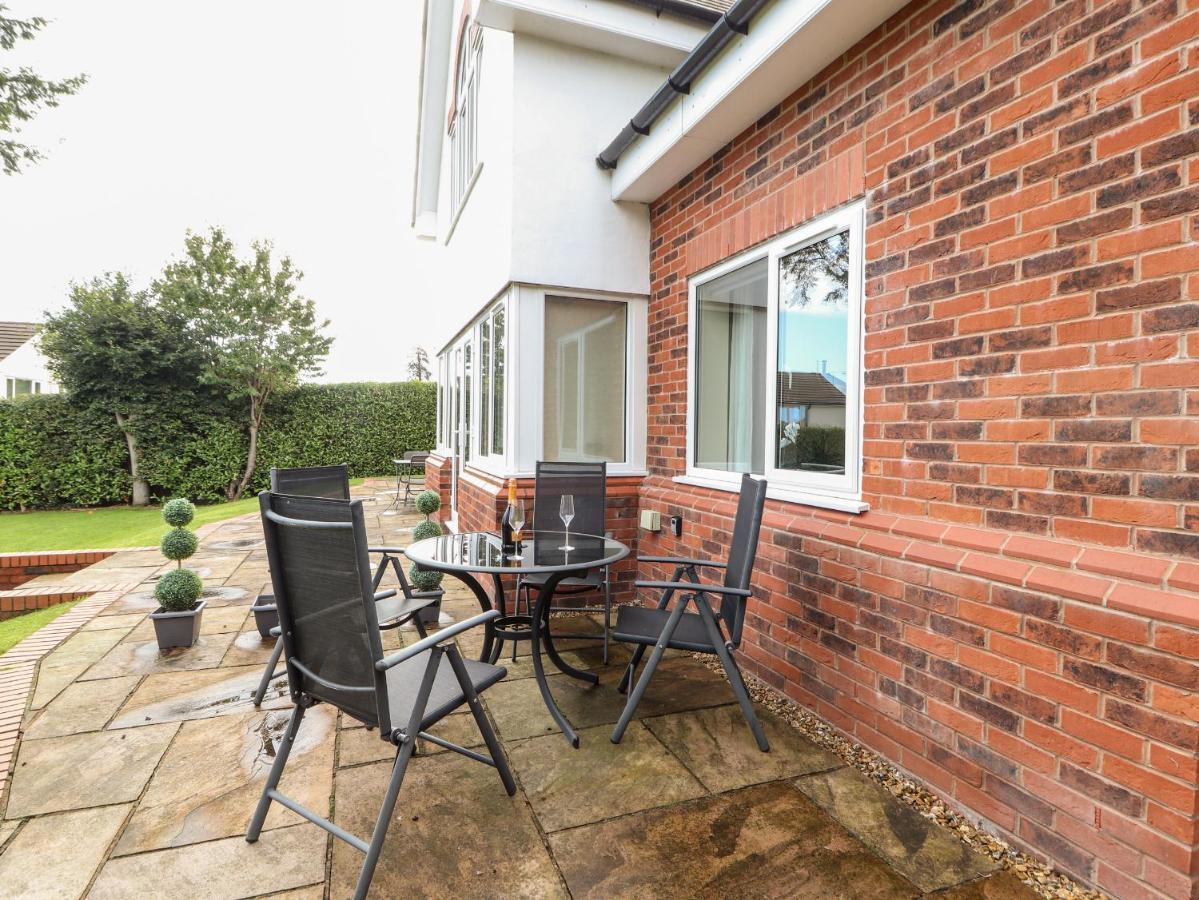 Hafan Fach Villa Mold Exterior photo