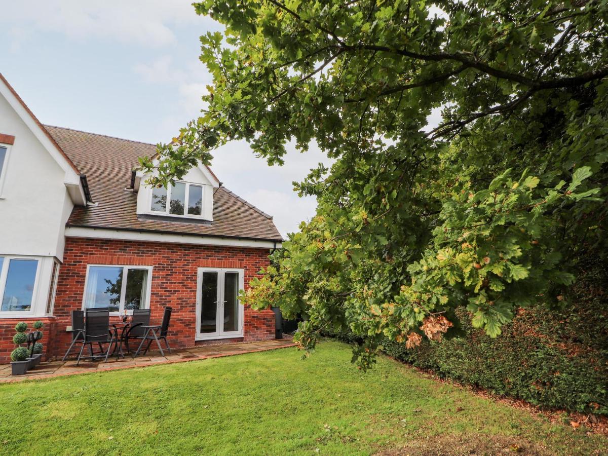 Hafan Fach Villa Mold Exterior photo